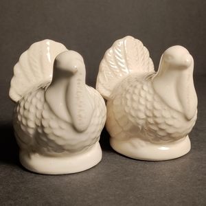 🍁TURKEY SALT& PEPPER SHAKERS⭐